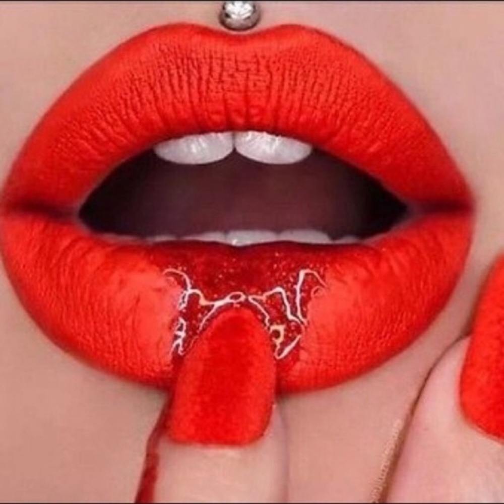 Jeffree Star Liquid lipstick in Checkmate